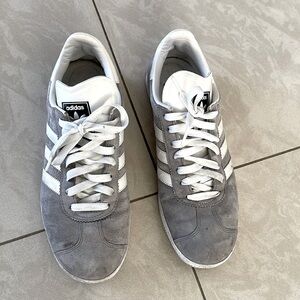 Adidas men sneakers size 8.5 - GUC